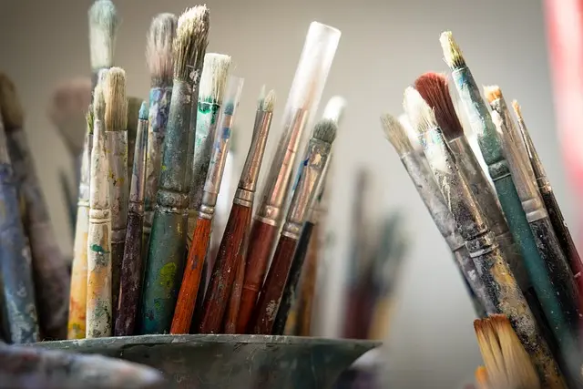 Découvrez les outils incontournables d'un peintre expert