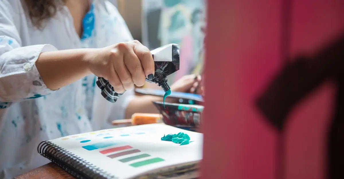 L'importance des couleurs : comment un peintre expert choisit