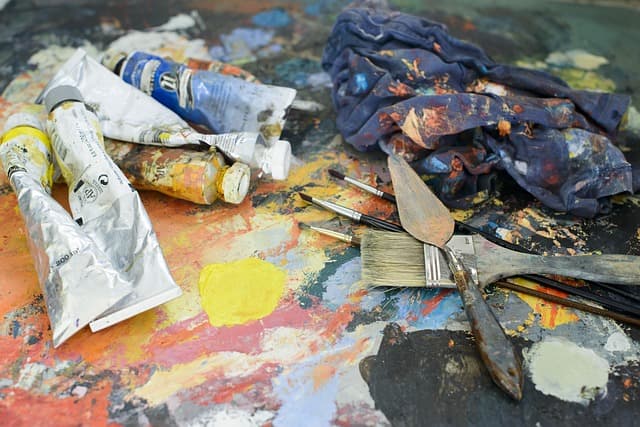 Comment reconnaître un peintre expert grâce à ses compétences